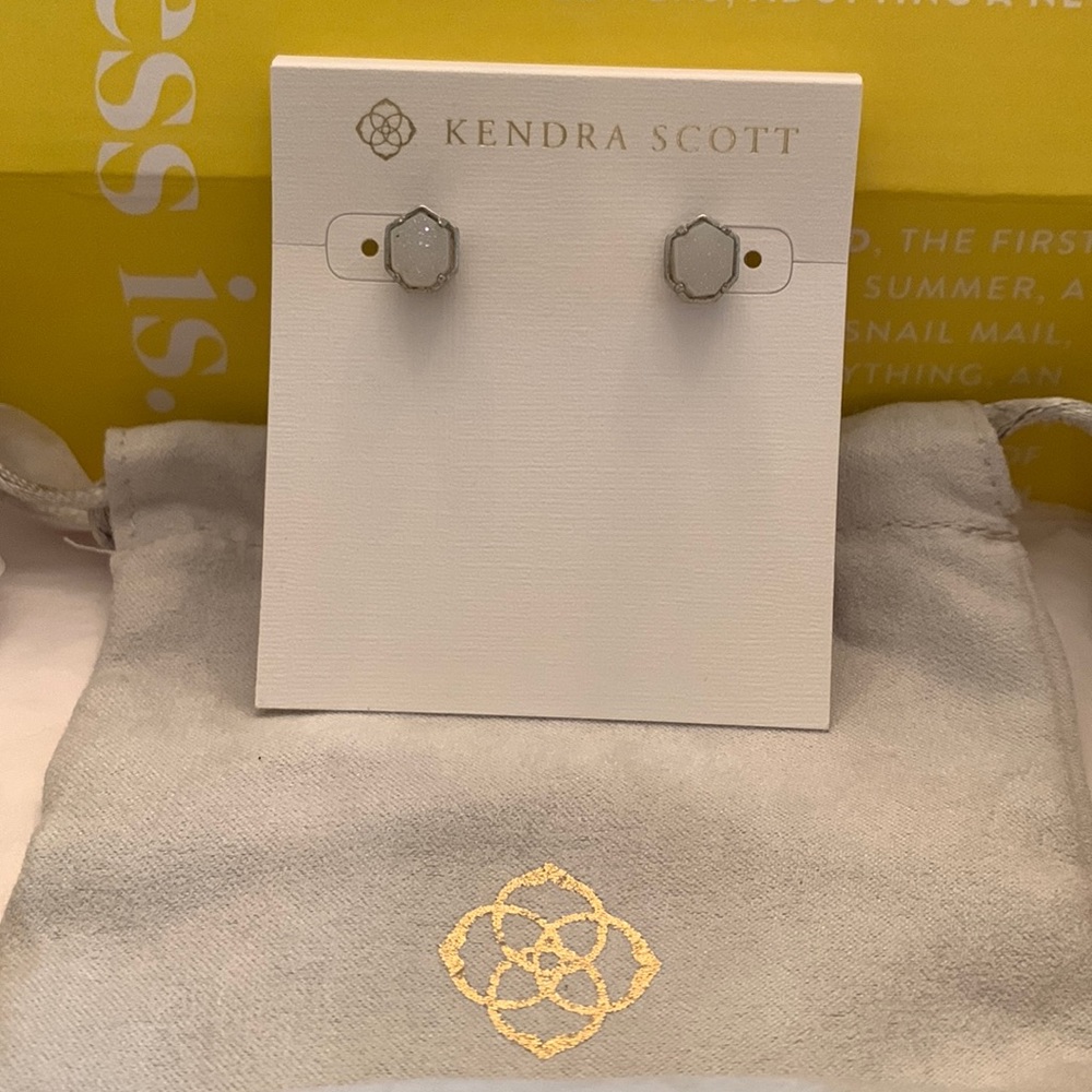Kendra Scott stud earrings (Logan style) in silver/iridescent drusy